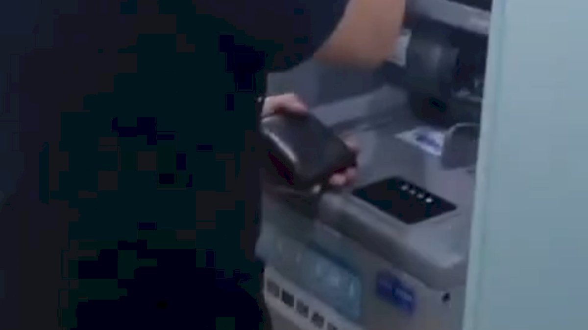 VIDEO: Mobile Banking dan ATM BCA Sempat Error, Nasabah Tak Bisa Transaksi