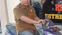 VIDEO: Terekam CCTV, Oknum PNS Curi HP Siswi SMA