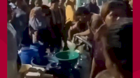 VIDEO: Dilanda Kekeringan, Warga di Kecamatan Panakukkang Berebut Antre Air Bersih