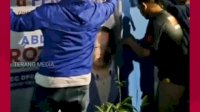 VIDEO: Kader Demokrat Ramai-ramai Copot Spanduk Dukungan Capres Anies Baswedan