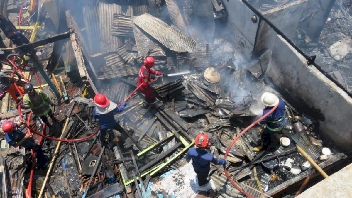 Enam Rumah dan 1 Gudang Ikan di Makassar Hangus Dilalap Si Jago Merah