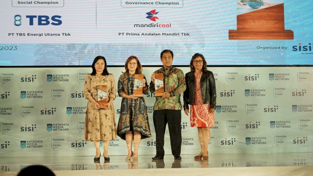 CEO PT Vale Indonesia Febriany Eddy menerima penghargaan KCSA 2023. Foto: Istimewa