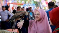 Booth Damkar Makassar Pamer Satwa Liar di F8