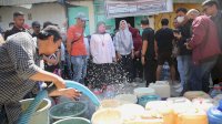 Antisipasi Krisis Air Akibat El Nino, Danny Kerahkan Armada Damkar Salurkan Air Bersih