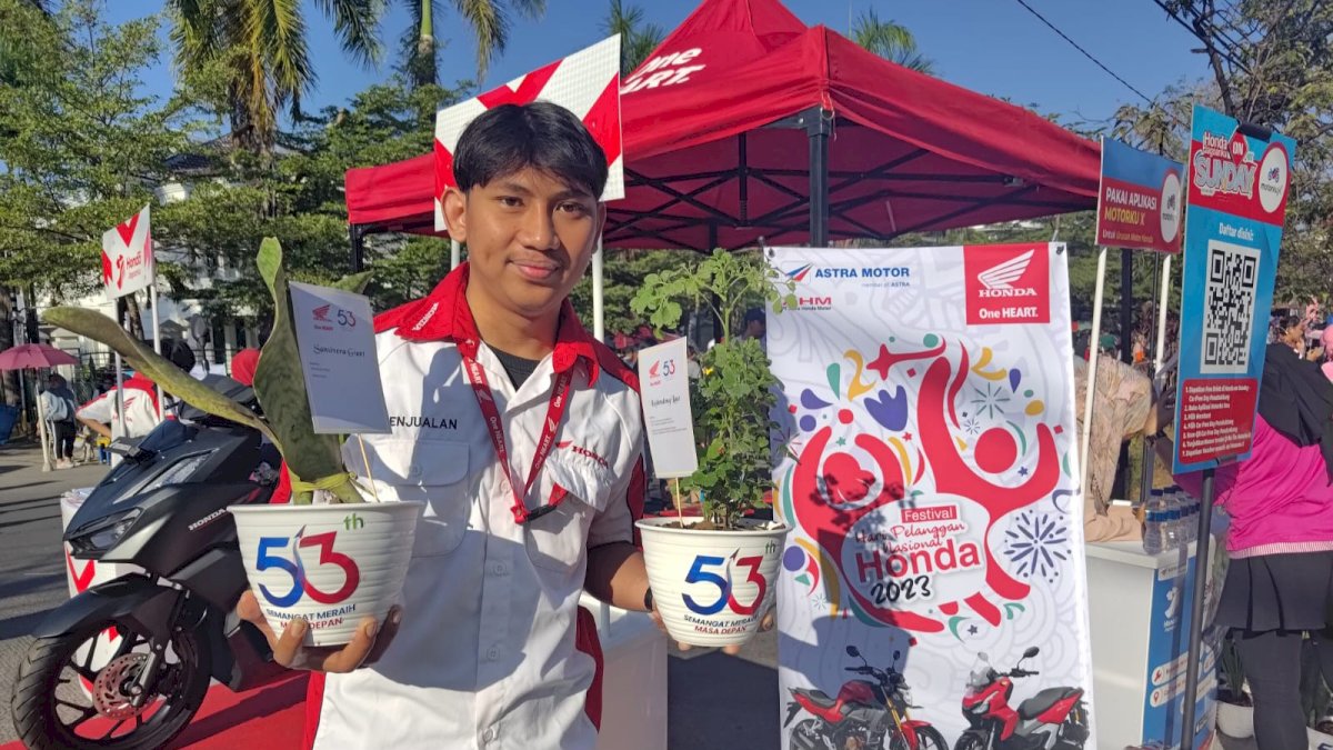 Semangat Bersama untuk Masa Depan, Asmo Sulsel Bagikan Tanaman Hias Meja di Honda Jagoan On Sunday
