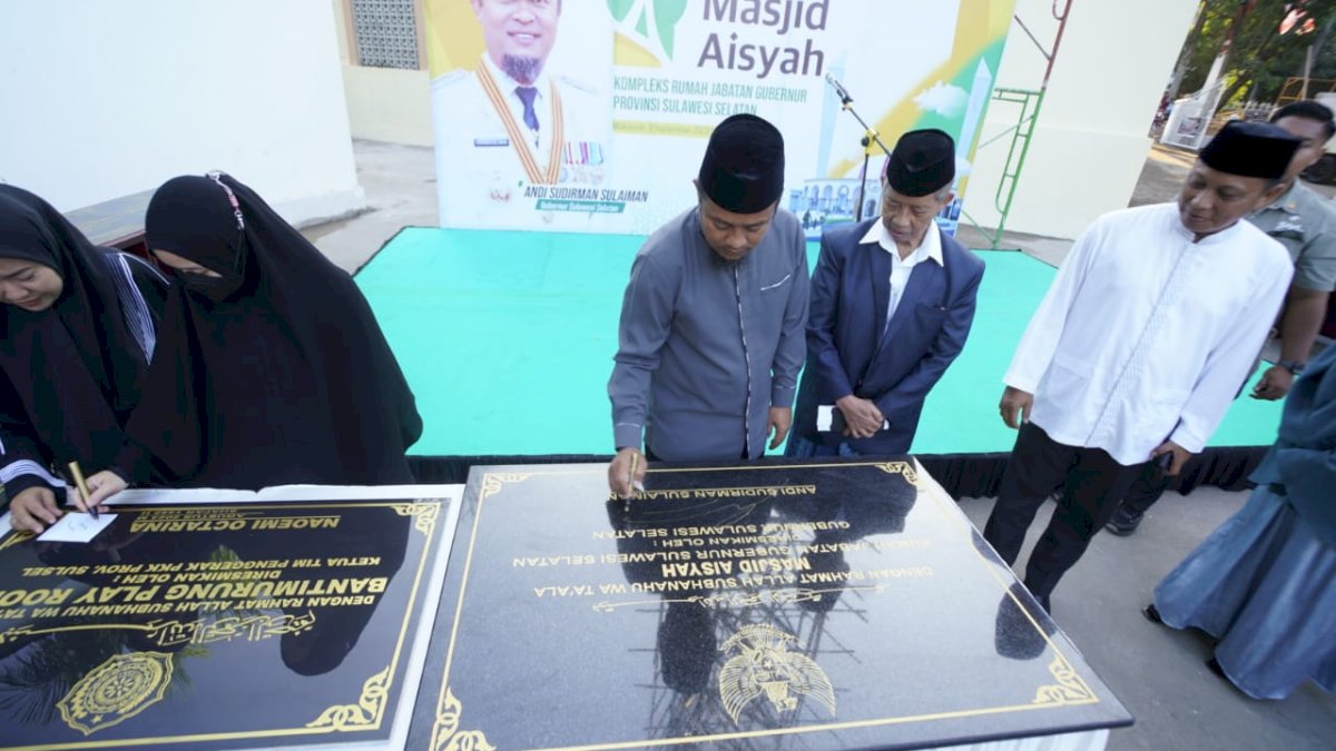 Andi Sudirman Ajak Masyarakat Makmurkan Masjid Aisyah Rujab Gubernur Sulsel