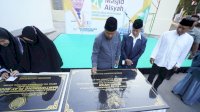 Andi Sudirman Ajak Masyarakat Makmurkan Masjid Aisyah Rujab Gubernur Sulsel
