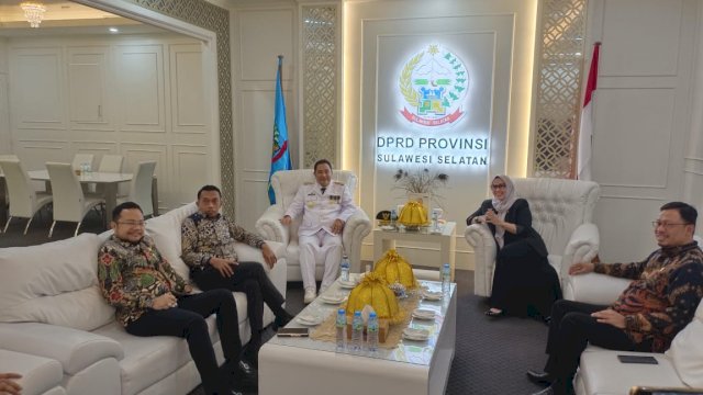 Pj Gubernur Sulsel Bahtiar bersama pimpinan DPRD Sulsel. Foto/Sulselsatu