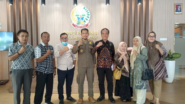 Sejumlah ASN Pemprov Sulsel korban mutasi mantan gubernur Andi Sudirman Sulaiman mengadu ke pimpinan DPRD. Foto/Sulselsatu