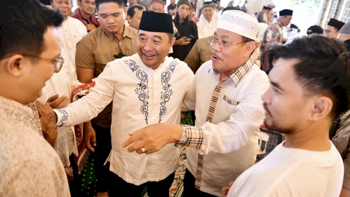 Bertemu Alim Ulama di Masjid Raya Makassar, Pj Gubernur: Ingatkan Saya Kalau Ada yang Salah