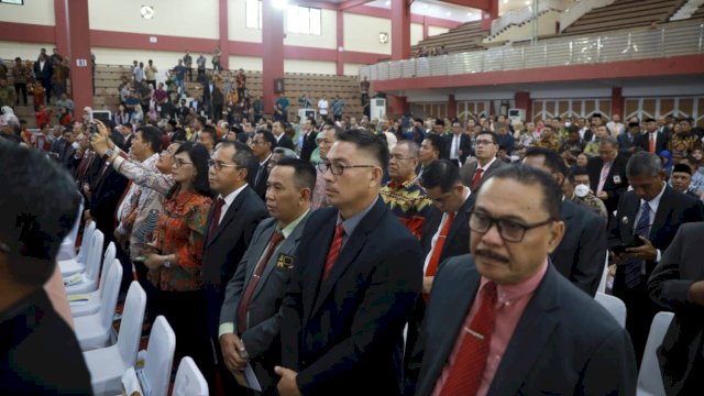 Wali Kota Makassar Danny Pomanto Hadiri Pengukuhan Profesor Kehormatan Pius Lustrilanang. Foto: Istimewa