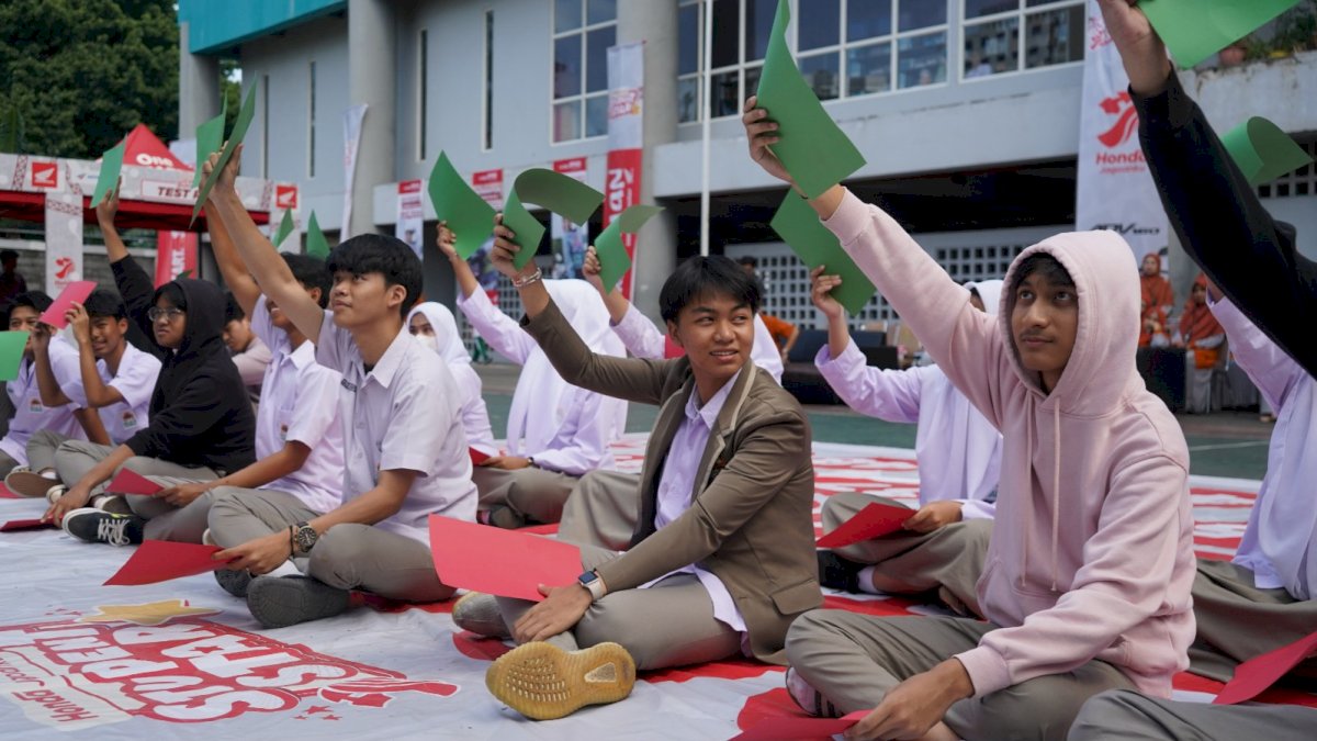 Siswa-Siswi SMA Islam Athirah Ikuti Roadshow Honda Student Star