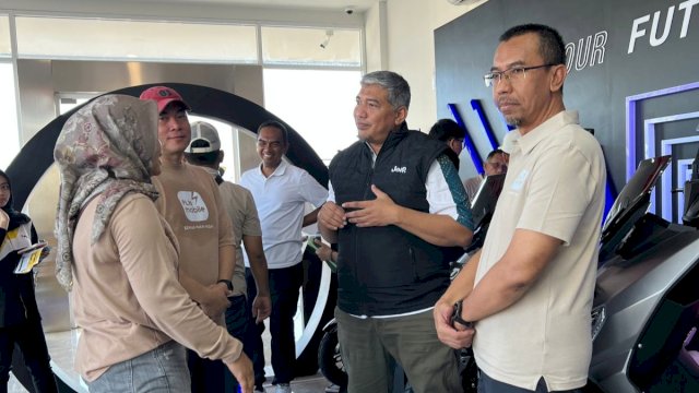 PLN datang melihat showroom United E-Motor di CPI Makassar. Foto: Istimewa