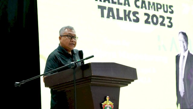 Chief Corporate Secretary, Legal, &amp; Marketing Officer KALLA Subhan Djaya Mappaturung dalam acara Kalla Campus Talks. Foto: Istimewa