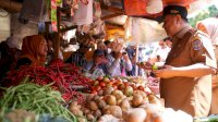 Tinjau Harga Kebutuhan Pokok di Pasar Tradisional, Ini Temuan Pj Gubernur Bahtiar