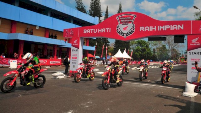 Keseruan Honda Dream Cup yang digelar Asmo Sulsel di Sirkuit Ratona Motosport. Foto: Istimewa