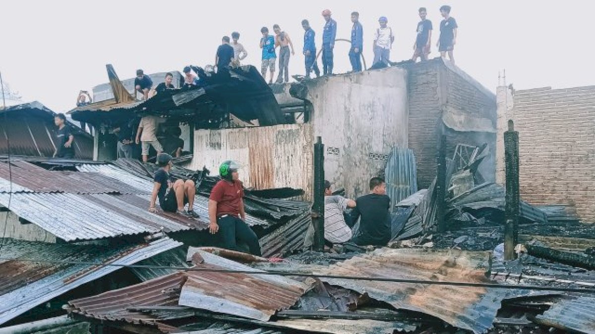 3 Rumah di Ballaparang Terbakar, 40 Petugas dan 7 Armada Damkar Makassar Dikerahkan