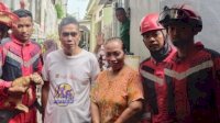 Tim Animal Damkar Makassar Selamatkan Kucing yang Jatuh di Dalam Sumur