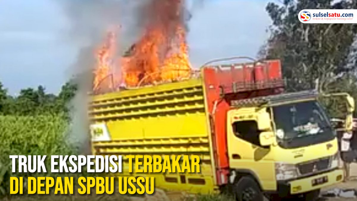 VIDEO: Truk Ekspedisi Terbakar di Depan SPBU Ussu, 2 Armada Damkar Diterjunkan