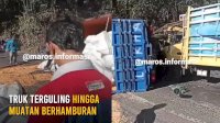 VIDEO: Kecelakaan di Kappang Maros, Truk Terguling hingga Muatan Berhamburan di Jalan