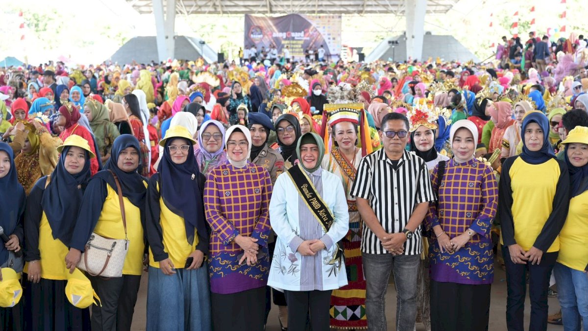 Bunda PAUD Makassar Buka Lomba Karnaval Baju Adat IGTKI-PGRI, 1.400 Murid TK IKut Berlomba