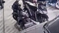 VIDEO: Detik-detik Aksi Curanmor Terekam CCTV Depan Klinik Inggit Medica BTP