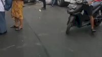 VIDEO: Kecelakaan Truk Vs Kijang Innova di Jalan Galangan Kapal Makassar