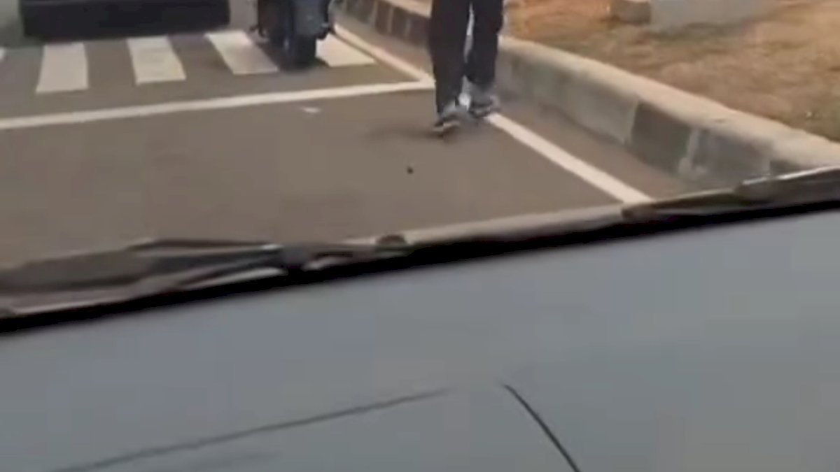 VIDEO: Asal Ngegas, Driver OJol Tak Sadar Penumpangnya Ketinggalan di Lampu Merah