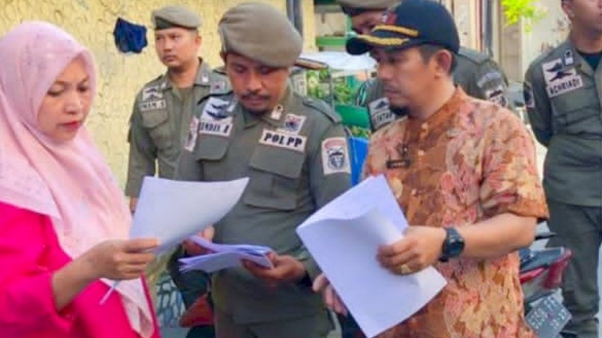 Camat Wajo dan Lurah Pattunuang Buka Penyegelan Hotel di Jalan Bali