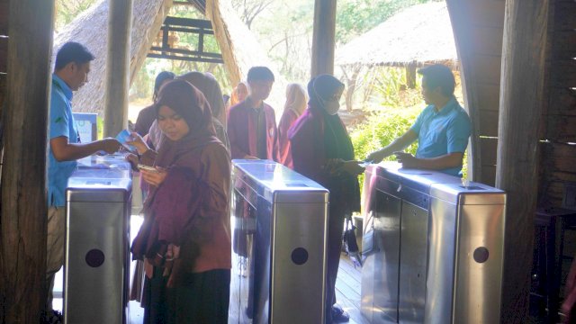 Suasana pengunjung di Bugis Waterpark Adventure. Foto: Istimewa