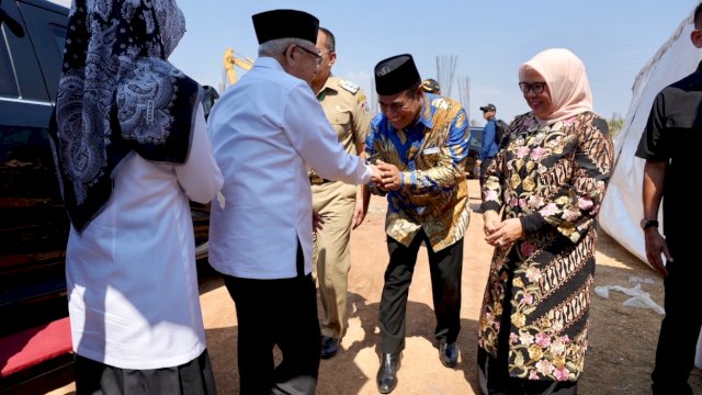 Wapres Ma'ruf Amin saat berkunjung ke Makassar melakukan peletakan batu pertama Masjid Hj Andi Nurhadi dan AAS Internasional Hospital. Ist