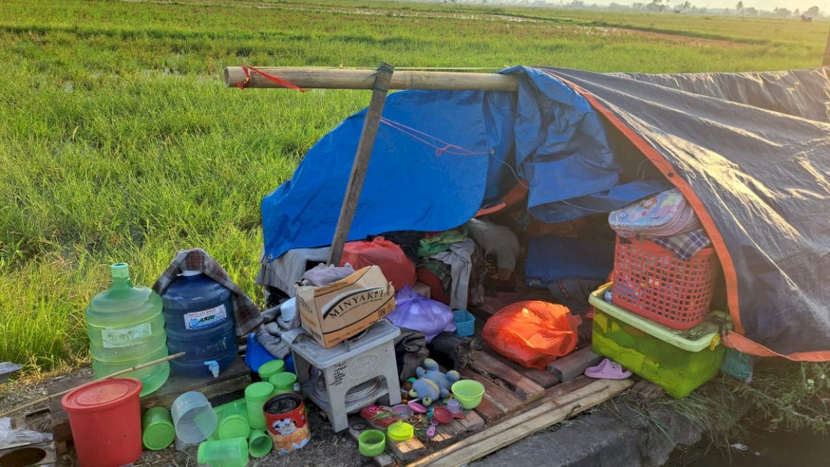 Butuh Uluran Tangan, Warga Sidrap Muh Nasir dan 7 Anaknya Tinggal di Tenda Darurat Pematang Sawah