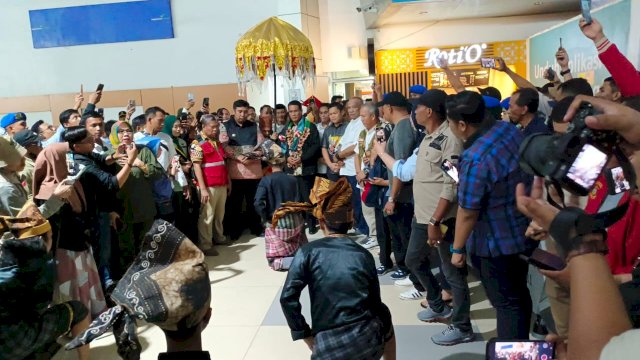 Menteri Pertanian Andi Amran Sulaiman tiba di Makassar pada Sabtu (27/10/2023). Foto/Sulselsatu