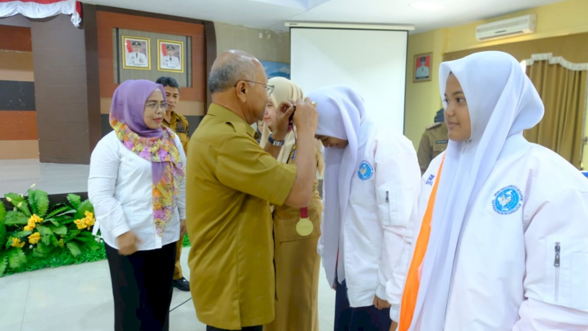 Dua Siswi MTsN 2 Jeneponto Sabet Juara World Robotic Training for Peace 2023 di Singapura
