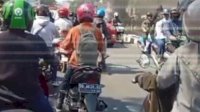 VIDEO: Unjuk Rasa Depan Kampus Unismuh Makassar