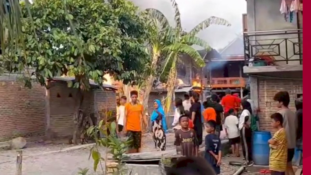 VIDEO: Kebakaran di Desa Battusawe Pinrang