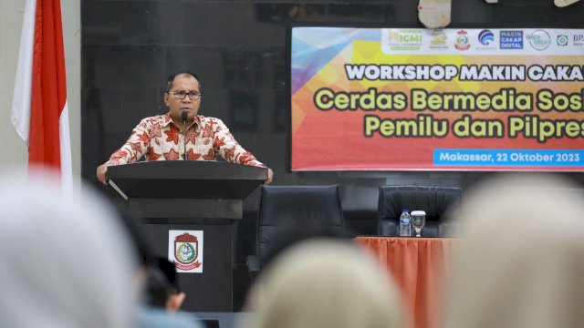 Wali Kota Makassar Danny Pomanto saat menjadi pembicara Workshop Makin Cakap Digital ICMI Sulsel. Foto: Istimewa