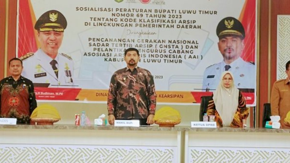 Ketua Komisi I DPRD Luwu Timur sebagai Pembicara dalam Sosialisasi Kearsipan