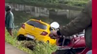VIDEO: Insiden Mobil Terjun ke Kanal Hertasning, Makassar, Diduga Akibat Jalanan Sempit