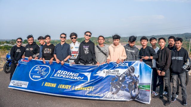 Gen Z yang ikut dalam bLU cRU Yamaha menggunakan All New R15 Connected. Foto: Istimewa