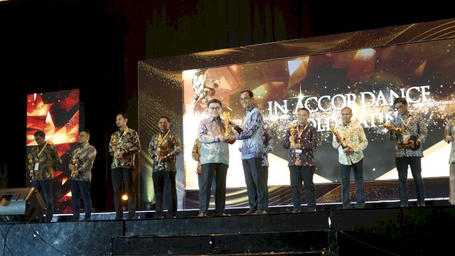 Wakil Presiden Direktur PT Vale Adriansyah Chaniago menerima anugerah ASSRAT 2023. Foto: Istimewa