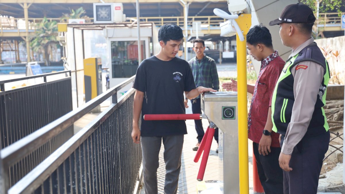 Transformasi Digital Pelindo Regional 4 Makassar Hadirkan Alat Turnstile Bagi Pejalan Kaki