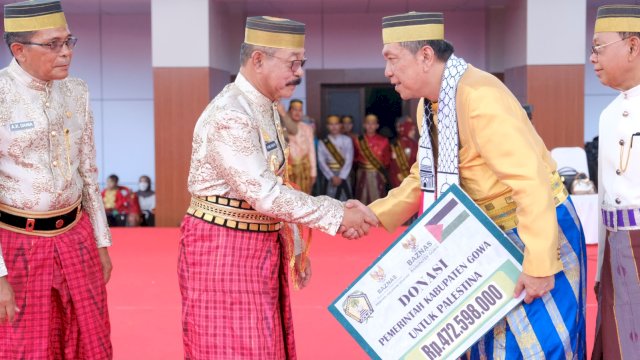 Wakil Bupati Gowa Abd Rauf Malaganni serahkan bantuan ke Palestina secara simbolis kepada Baznas Sulsel. Foto: Istimewa