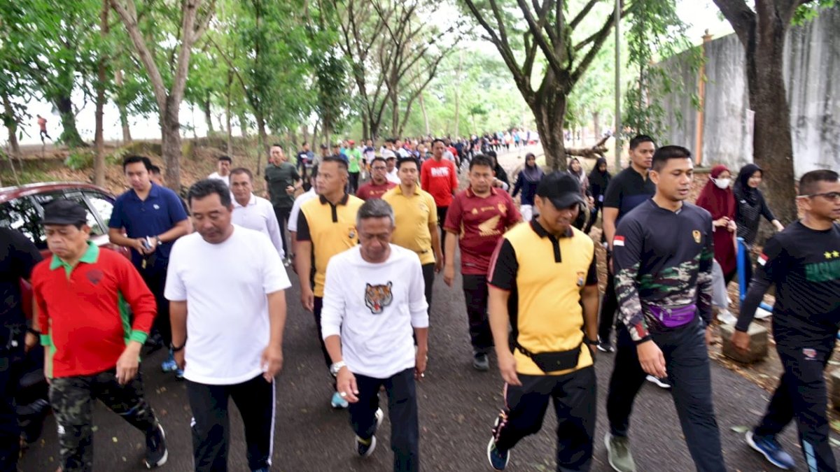 Kunjungan di Bone, Bahtiar Sempatkan Olahraga Pagi di Stadion La Patau