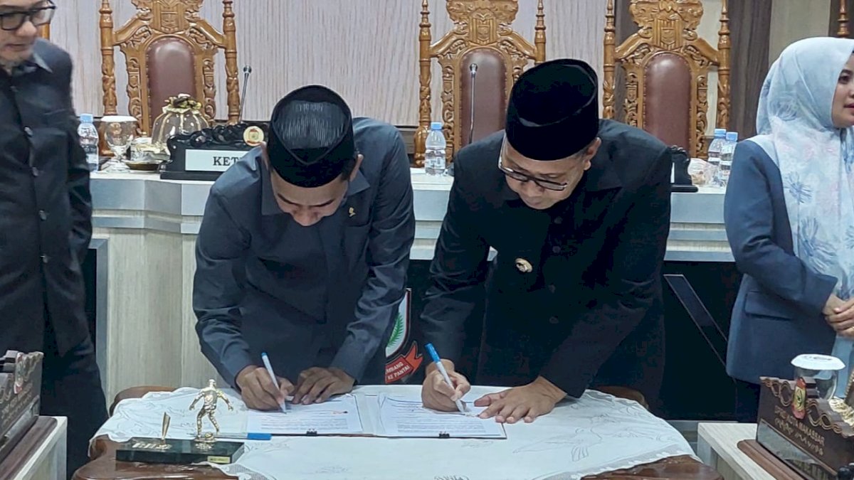 DPRD Bersama Wali Kota Makassar Resmi Menetapkan KUA-PPAS APBD Tahun Anggaran 2024