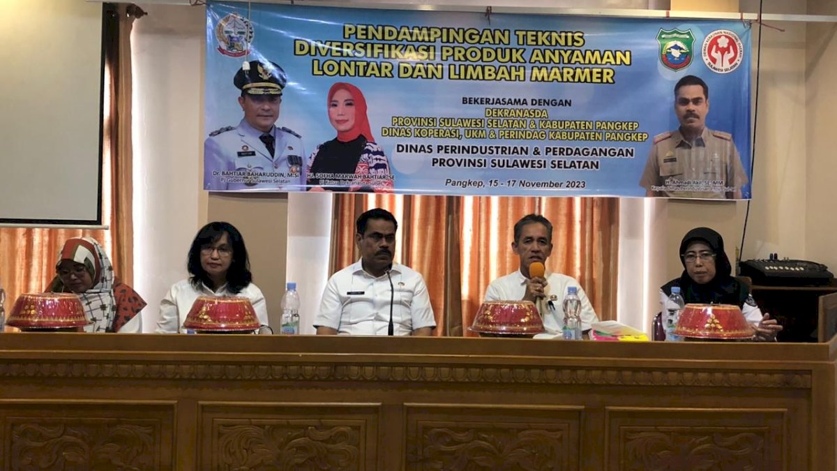 Disperindag-Dekranasda Sulsel Lakukan Pendampingan Teknis Diversifikasi Kerajinan di Pangkep