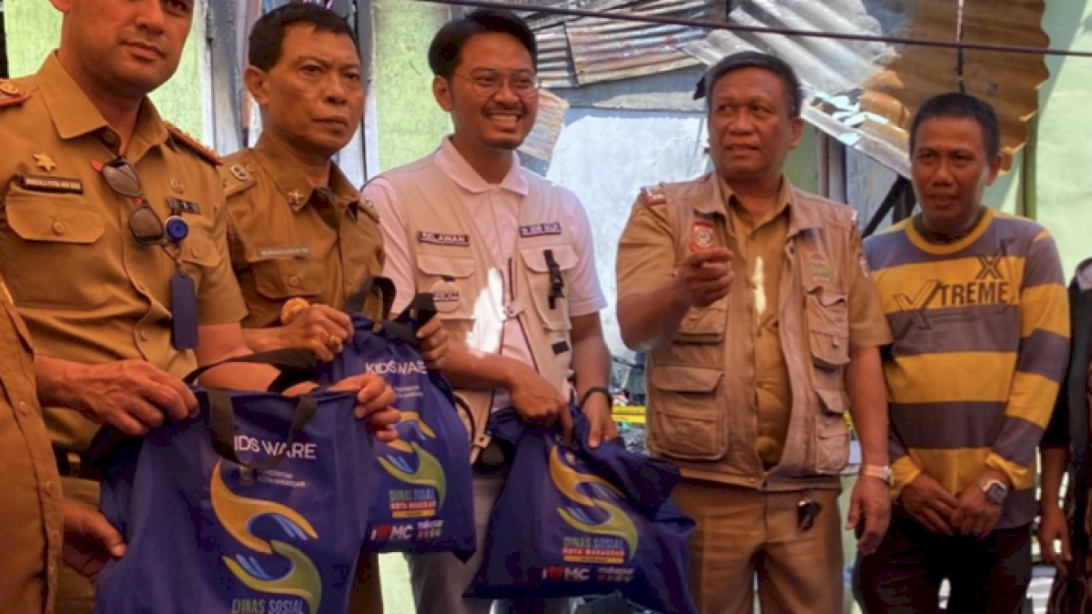 Sekcam Bontoala Dampingi Dokter Udin Tinjau Lokasi Kebakaran di Jalan Masjid Raya