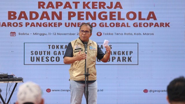 Wali Kota Makassar Danny Pomanto saat membuka rapat kerja badan pengurus Geopark Maros-Pangkep. Foto: Istimewa