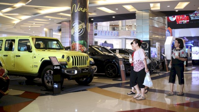 Jeep Wrangler Sahara 4 Door berwarna Velocity di Trans Auto Vaganza 2023. Foto: Istimewa