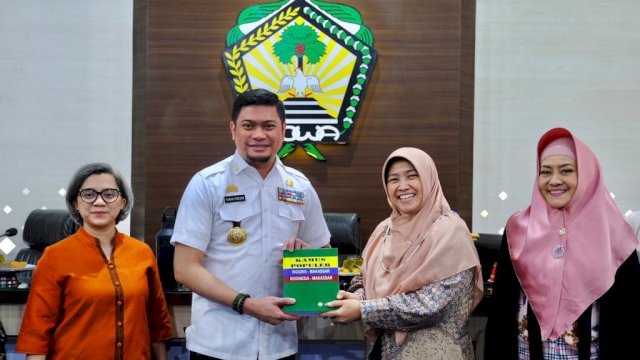 Bupati Gowa Adnan Purichta Ichsan bersama Wakil Ketua Komisi IX DPR RI Hj Kurniasih Mufidah di Baruga Karaeng Pattingalloang, Kantor Bupati Gowa. Foto: Istimewa